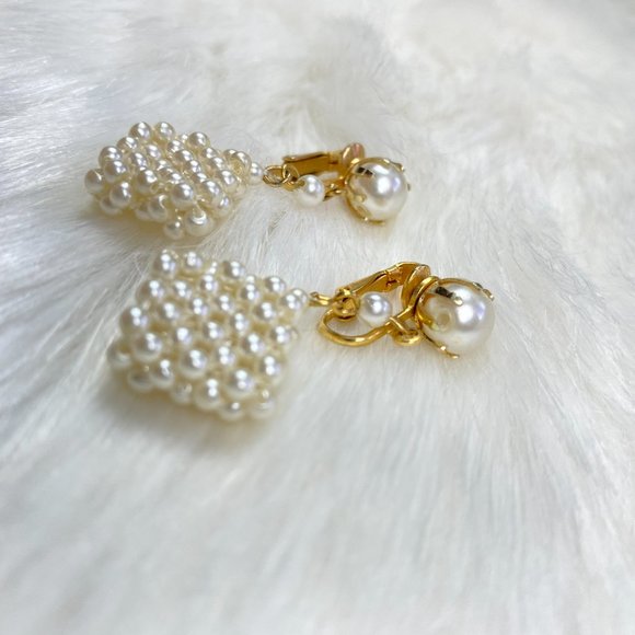 Vintage Faux Pearl Triangle Clip-on Earrings - Picture 6 of 6